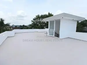 5 Bedroom Modern House with Pool Piliyandala