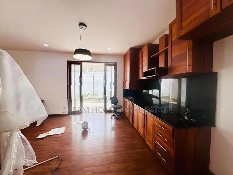 Spacious Luxury House with Private Pool – Pelawatte
