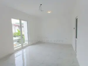 5 Bedroom Modern House with Pool Piliyandala