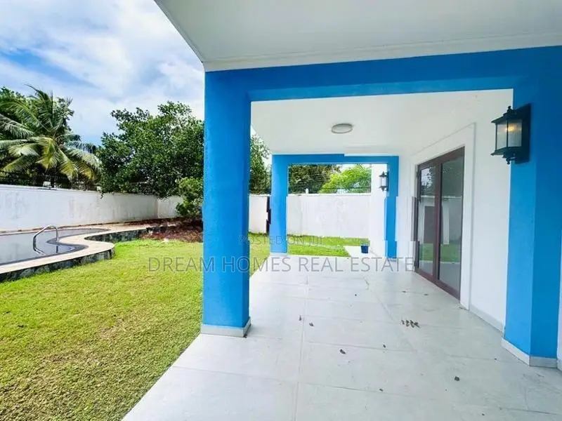 Spacious Luxury House with Private Pool – Pelawatte