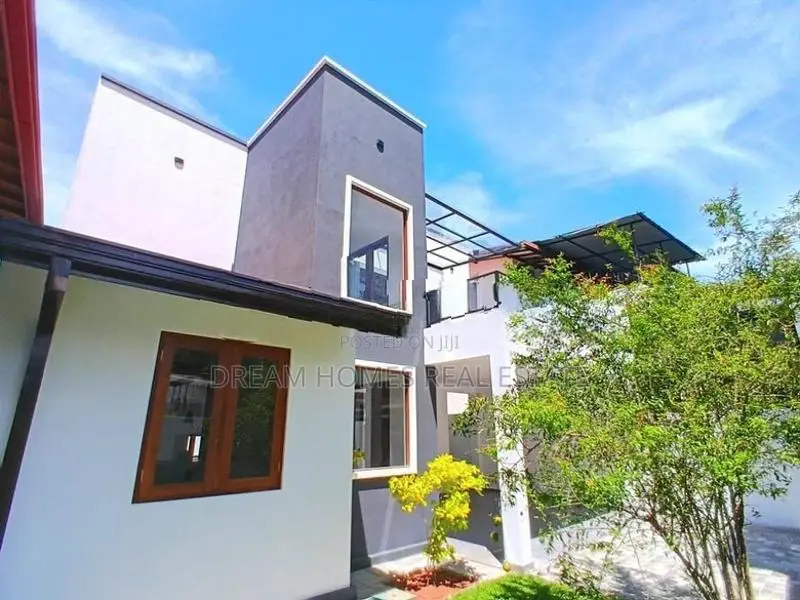 Modern 4 Bedroom Home for Sale in Kesbewa