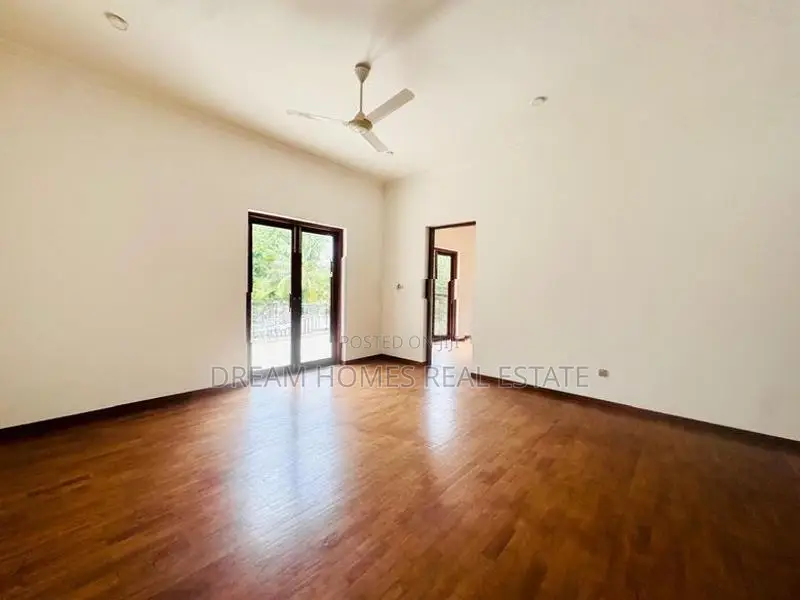 Spacious Luxury House with Private Pool – Pelawatte