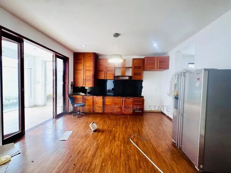 Spacious Luxury House with Private Pool – Pelawatte
