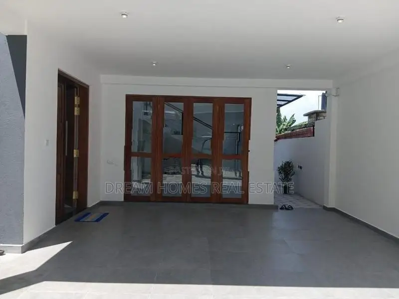Modern 4 Bedroom Home for Sale in Kesbewa