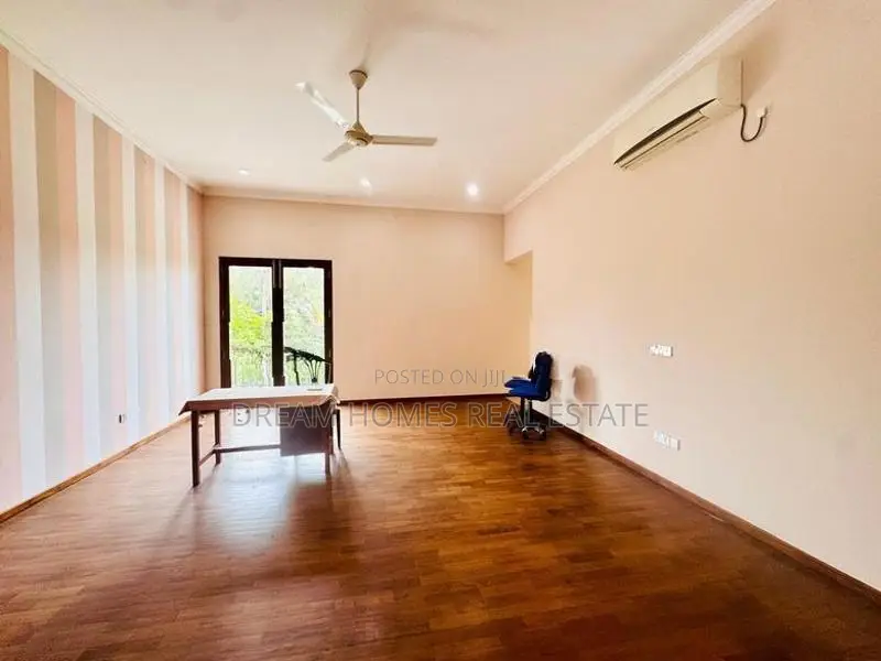 Spacious Luxury House with Private Pool – Pelawatte