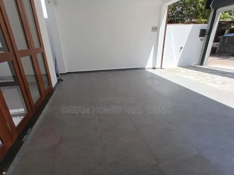 Modern 4 Bedroom Home for Sale in Kesbewa