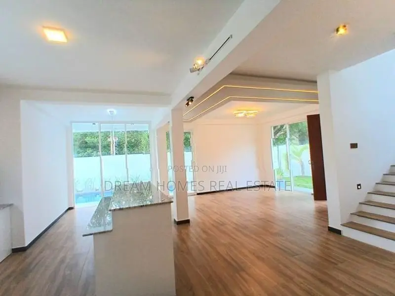 5 Bedroom Modern House with Pool Piliyandala