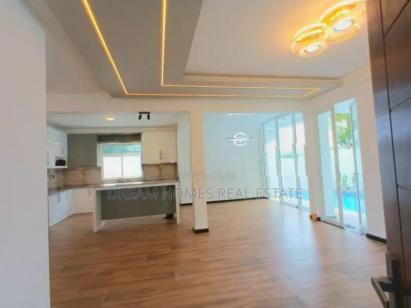 5 Bedroom Modern House with Pool Piliyandala