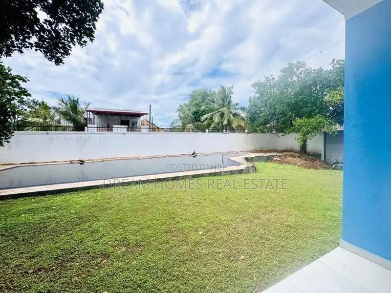 Spacious Luxury House with Private Pool – Pelawatte