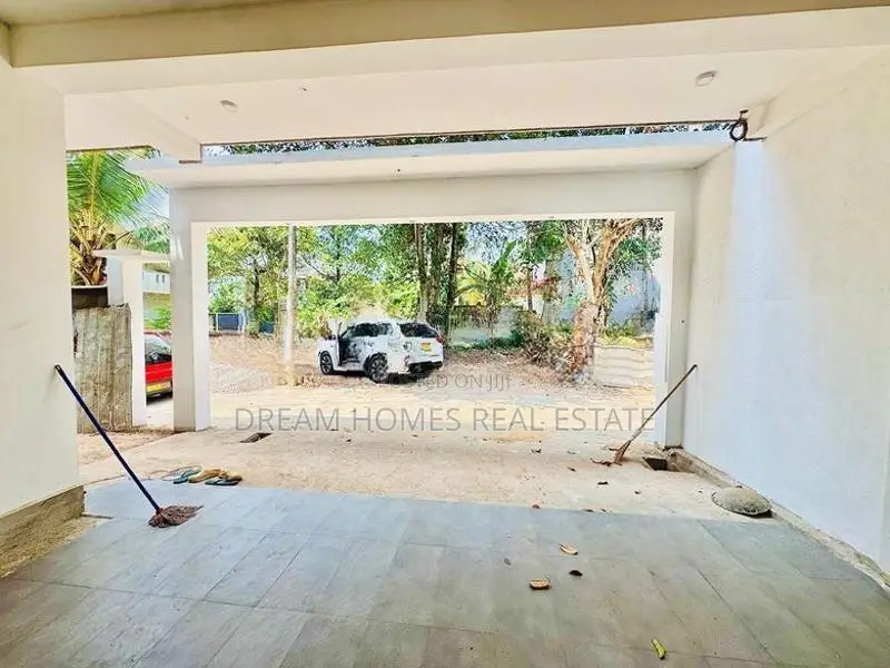 Brand New 7-Bedroom House for Sale – Boralasgamuwa