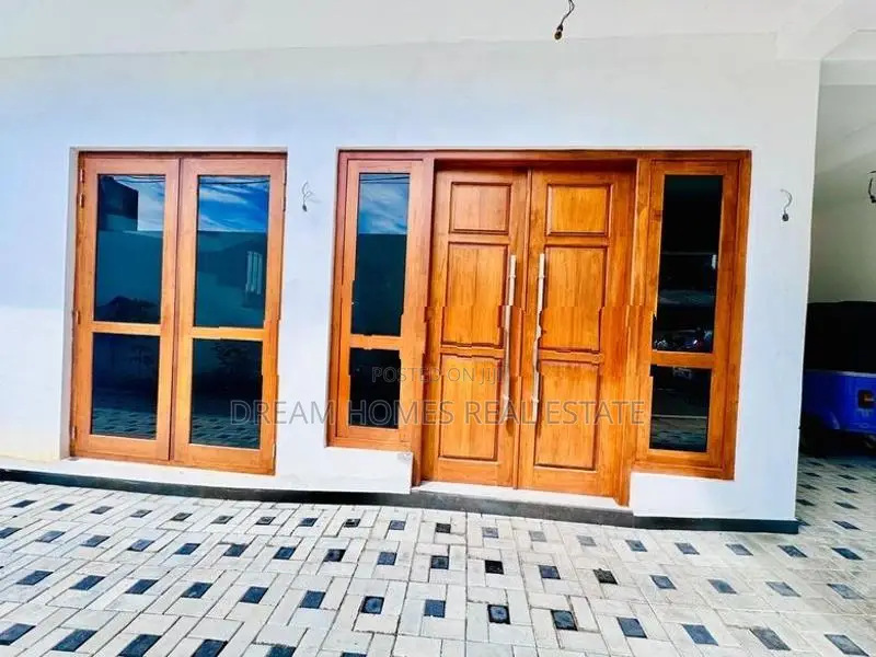 Luxury Residence with Rooftop Suite – Boralesgamuwa