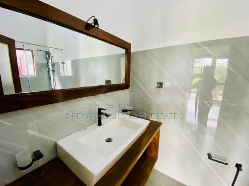 Modern 4-Bedroom House for Sale – Hokandara