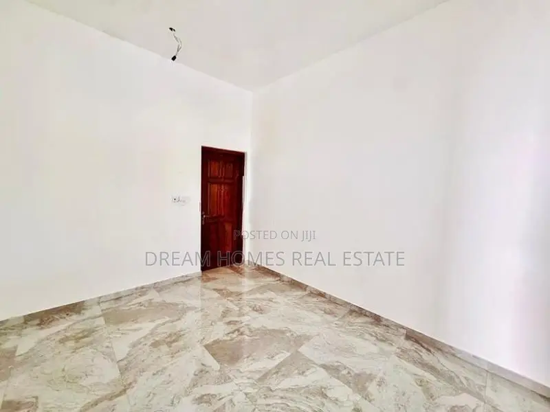 Luxury Residence with Rooftop Suite – Boralesgamuwa