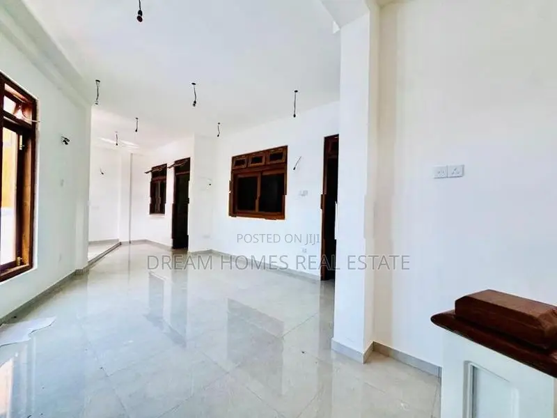 Luxury Residence with Rooftop Suite – Boralesgamuwa