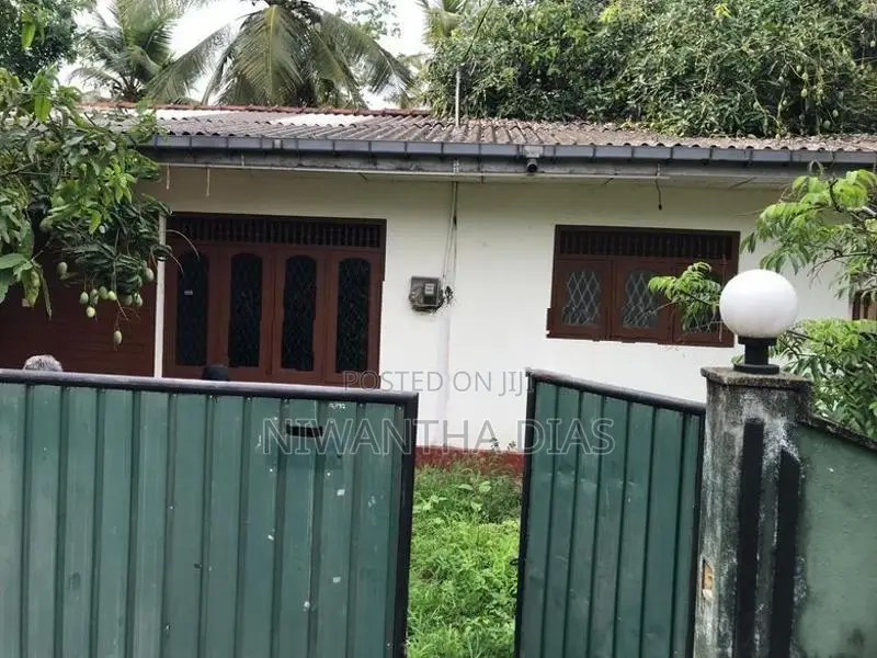 Fully Equipped House on 10 Perch Land for Sale in Bandaragama