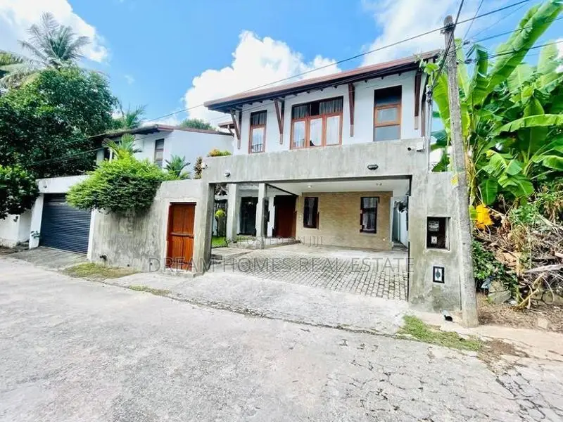 4 Bedroom Luxury Home | Battaramulla
