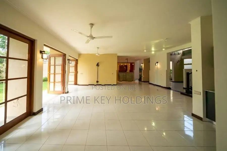 Spacious Luxury House for Sale – at Boralesgamuwa [hs111]