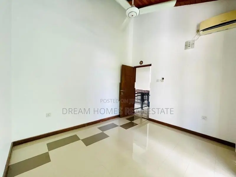 4 Bedroom Luxury Home | Battaramulla