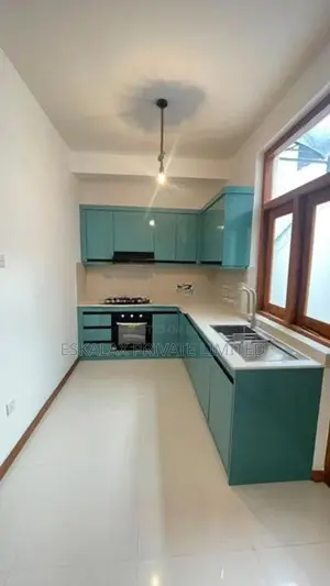 Luxury |Unfurnished| House For Rent in Battaamulla - EH432