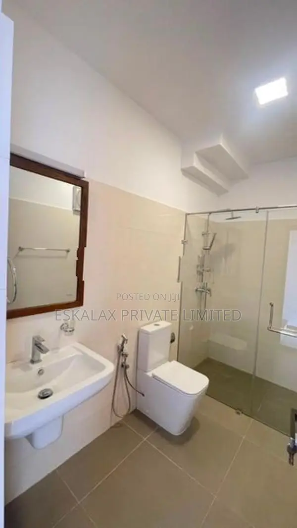 Luxury |Unfurnished| House For Rent in Battaamulla - EH432
