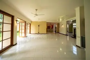4BR Luxury Home with Garden Oasis Indoor Pond Boralasgamuwa