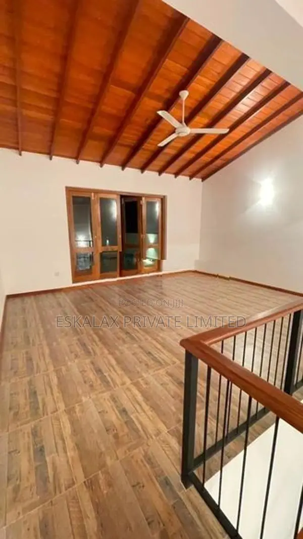 Luxury |Unfurnished| House For Rent in Battaamulla - EH432