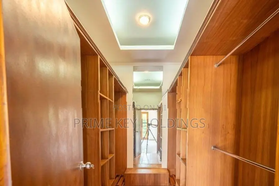 Spacious Luxury House for Sale – at Boralesgamuwa [hs111]