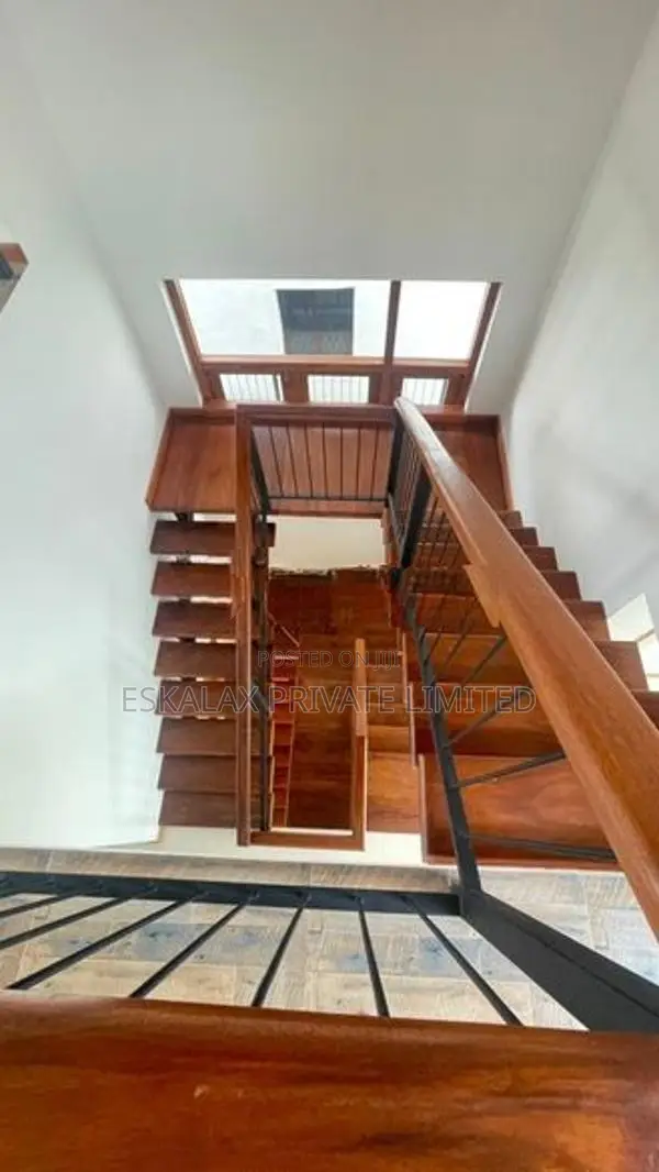 Luxury |Unfurnished| House For Rent in Battaamulla - EH432