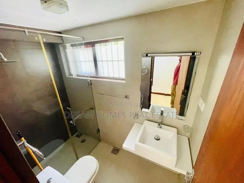 4 Bedroom Luxury Home | Battaramulla