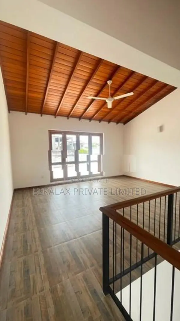 Luxury |Unfurnished| House For Rent in Battaamulla - EH432