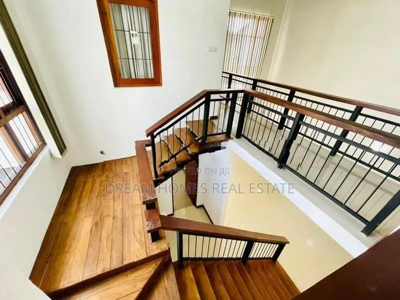 4 Bedroom Luxury Home | Battaramulla