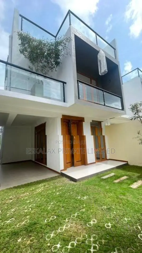 Luxury |Unfurnished| House For Rent in Battaamulla - EH432