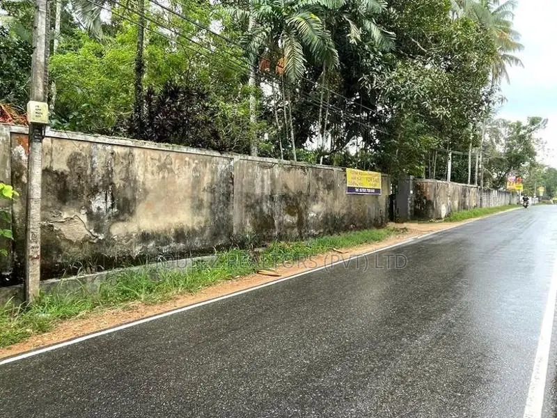 Prime 4 Acre 30 Perch Commercial Land for Sale – Watareka, Padukka