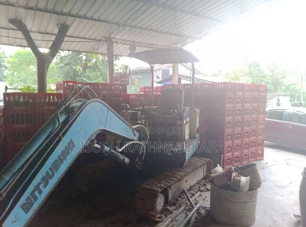 Mitsubishi Excavator 35 2000 Heavy-Duty (Used)