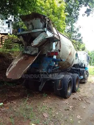 Isuzu Concrete Mixer Truck 1996 Heavy-Duty (Used)