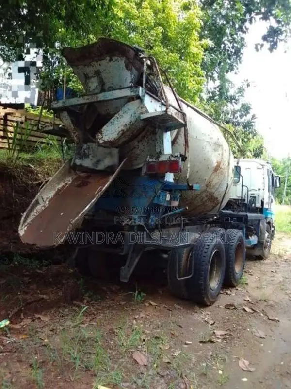 Isuzu Concrete Mixer Truck 1996 Heavy-Duty (Used)