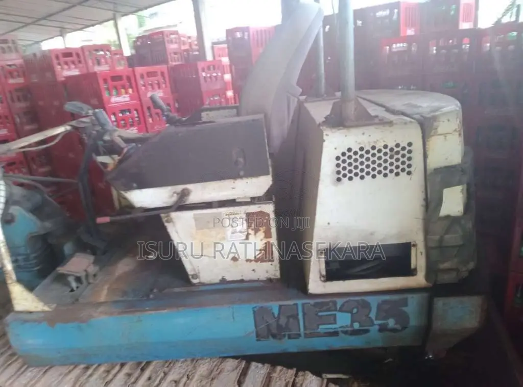 Mitsubishi Excavator 35 2000 Heavy-Duty (Used)