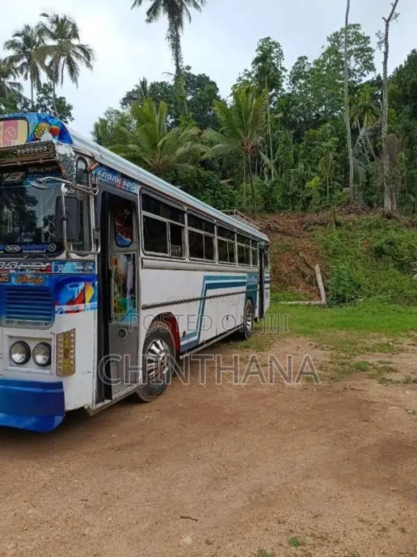 Ashok-Leyland Leyland 2010 Bus (Used)