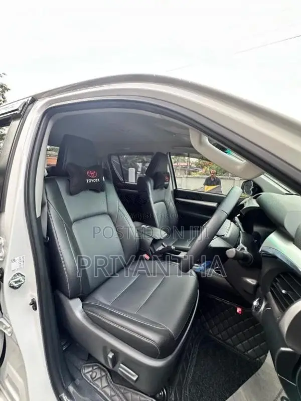 Toyota Hilux 2025 Pickup (Used)