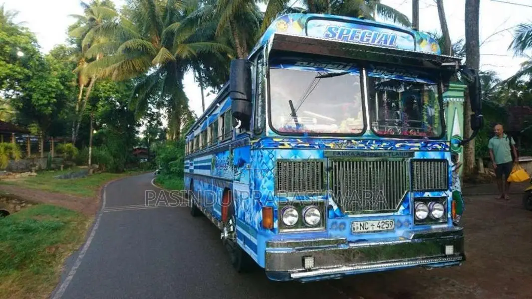 Ashok-Leyland Leyland 2015 Bus (Used)