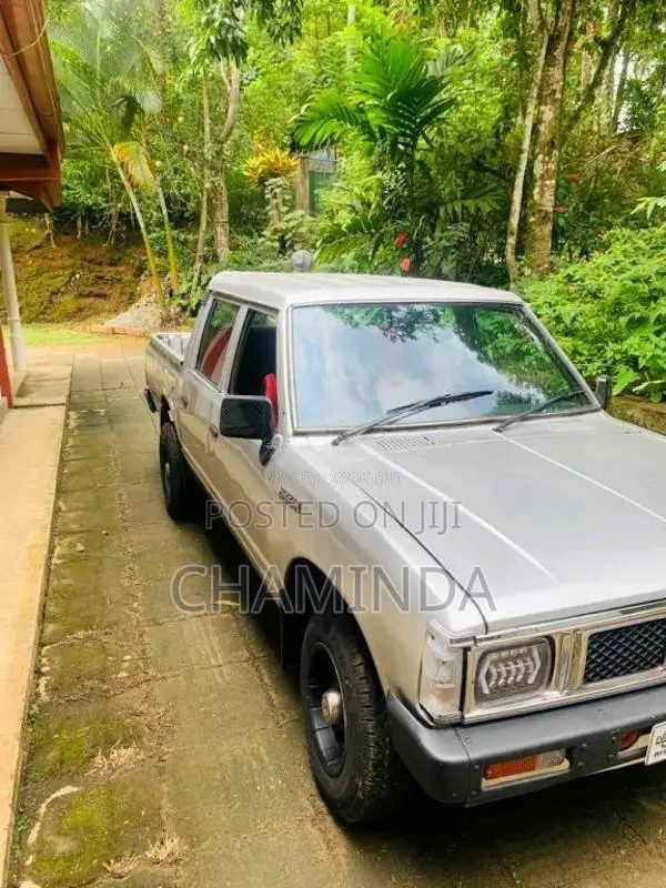 Nissan Cab 1985 Crew Cab (Used)