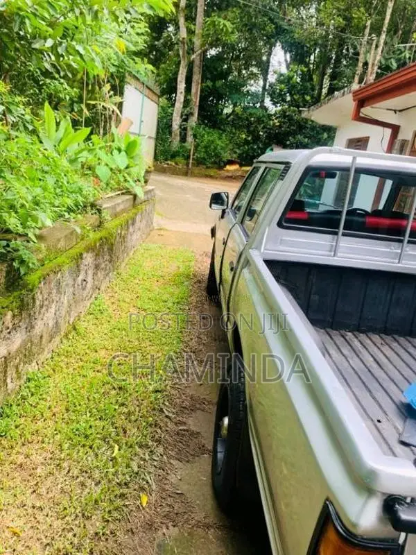 Nissan Cab 1985 Crew Cab (Used)