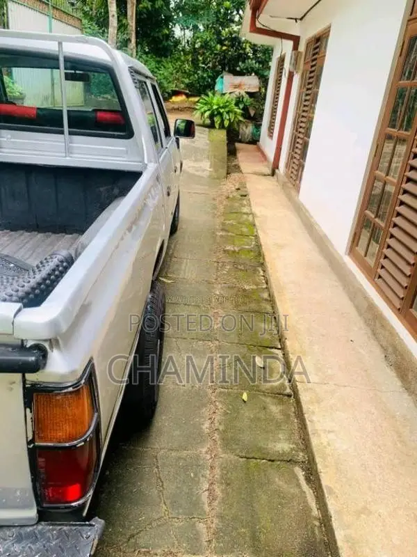 Nissan Cab 1985 Crew Cab (Used)