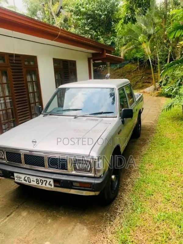 Nissan Cab 1985 Crew Cab (Used)