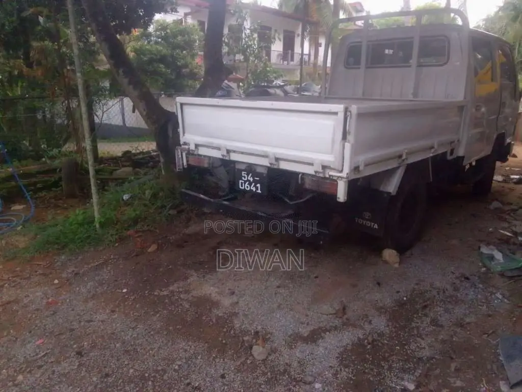 Toyota Dyna 1988 Crew Cab (Used)