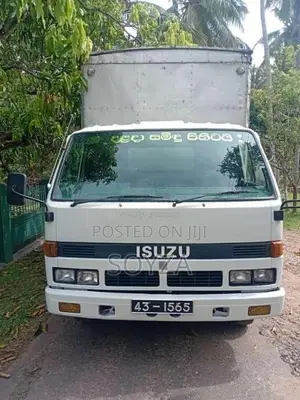 Isuzu NPR 1988 Lorry (Used)