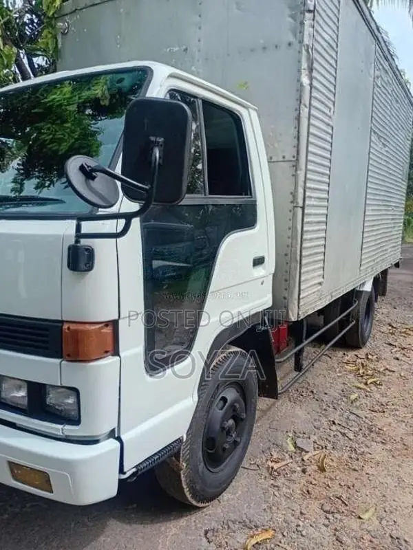 Isuzu NPR 1988 Lorry (Used)
