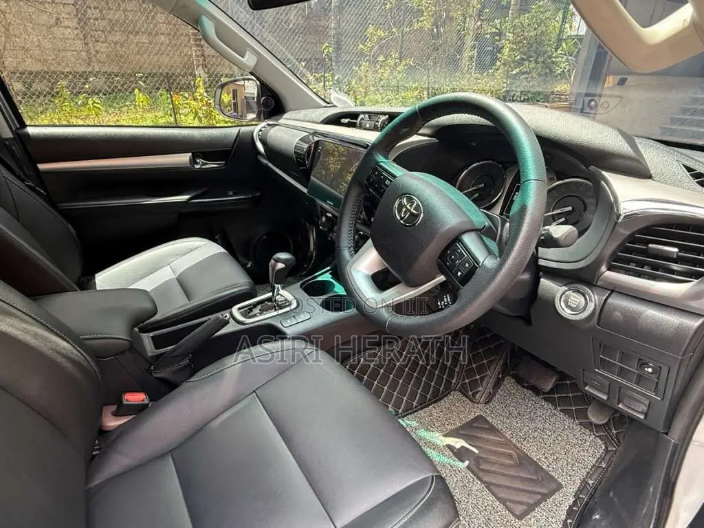Toyota Hilux 2025 Pickup (Used)