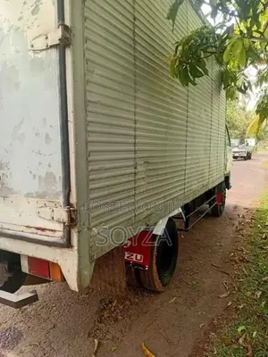 Isuzu NPR 1988 Lorry (Used)