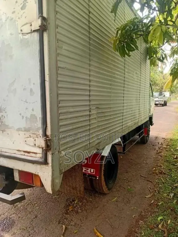 Isuzu NPR 1988 Lorry (Used)